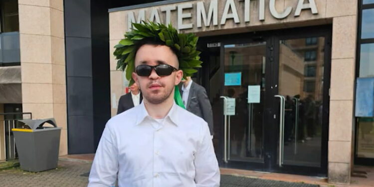 Kledian Leka, Shqiptari i parë i diplomuar në IT në Universitetin e Parmës, teza e tij për njerëzit me dëmtime në shikim