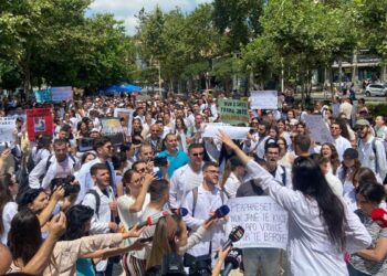 Qeveria me ligjin e ri: 3 vite punë me detyrim për mjekët e rinj