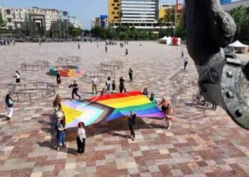 Skandali me LGBTQ: Përdhoset figura e Skëndërbeut në shesh