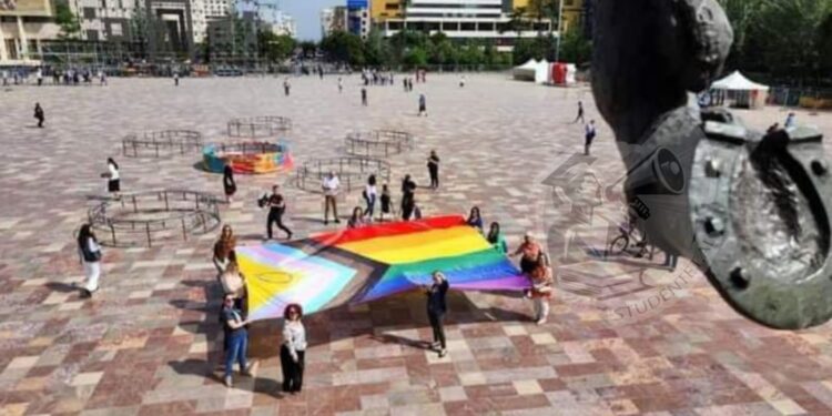 Skandali me LGBTQ: Përdhoset figura e Skëndërbeut në shesh