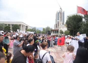 Qytetarët marshim Pro Jetës dhe Pro Familjes në 1 Qershor