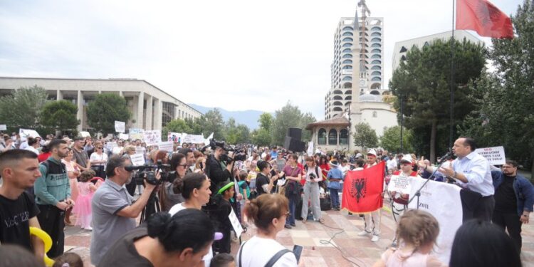 Qytetarët marshim Pro Jetës dhe Pro Familjes në 1 Qershor