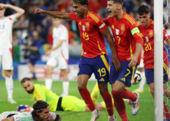 Spanja fiton ndaj Italisë, situata në grupin B