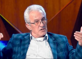 Poeti Agim Doçi pëson hemorragji cerebrale, si paraqitet gjendja e tij?