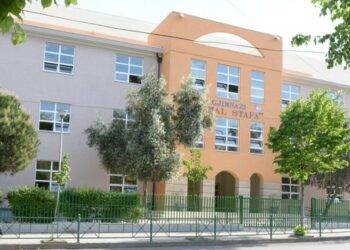 Mashtrim me bursat e studimit në 22 universitete, policia kontroll në banesat e disa mësueseve