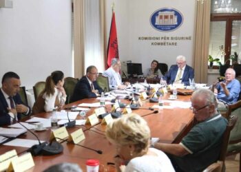 Diskutimet në Komisionin e Ligjeve për ligjin për Policinë e Shtetit, pakësohet koha e mbajtjes në rajon nga 12 orë bëhet në 5 orë