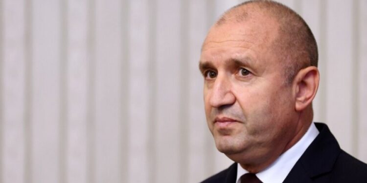 Presidenti Bullgar nënshkruan ligjin që ndalon promovimin e LGBT në shkolla