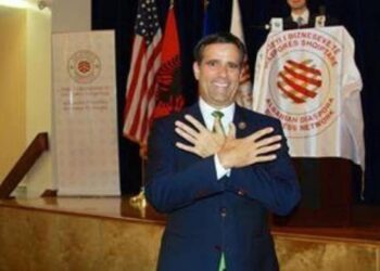 I njohur për lidhjet e tij të forta me komunitetin shqiptar në SHBA/ Kush është John Ratcliffe, i zgjedhuri i Trump për drejtimin e CIA-s?