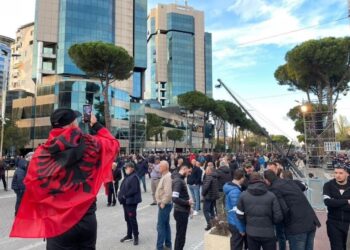 5 arsye se përse studentët dhe të rinjtë duhet të mbështesin aktivistin e kauzave studentore Aurel Kujtimi për kandidat potencial për zgjedhjet e 2025