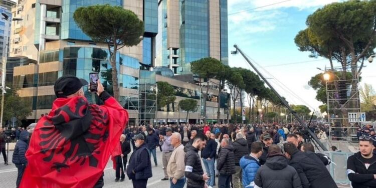 5 arsye se përse studentët dhe të rinjtë duhet të mbështesin aktivistin e kauzave studentore Aurel Kujtimi për kandidat potencial për zgjedhjet e 2025