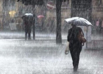 Moti i keq në vend: Vranësira dhe reshje të dendura shiu, ja si pritet të jetë fundjava