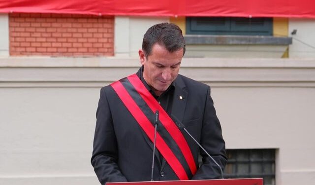 Veliaj, propagandë me Festat e Nëntorit/ Qytetarët “e masakrojnë” me komente