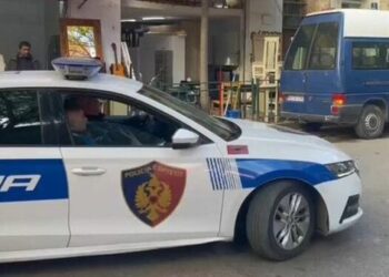 Vrasja në Ndroq: Reagon policia: 50-vjeçari u vra në një lokal! Autori është identifikuar, po vijon puna për kapjen e tij (EMRI)