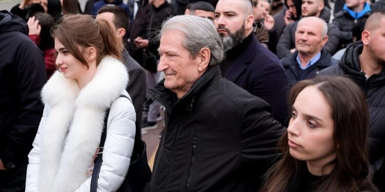 Sondazhi i portalit Studentët Denoncojnë në Instagram; Berisha fiton sondazhin e të rinjve përballë Ramës