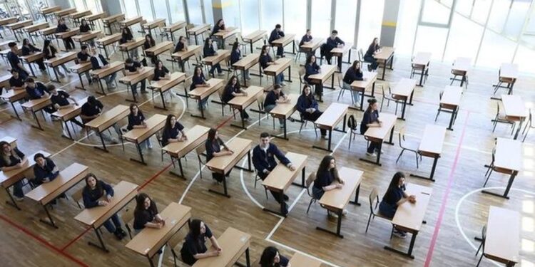 Matura 2025: Notat e provimit të Matematikës, sa ngelës dhe ekselentë numërohen në të gjithë vendin