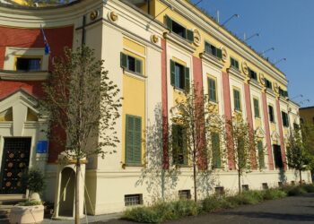 Rama pushton Bashkinë e Tiranës me njerëzit e Belinda Ballukut, emërohet edhe Blendi Sulaj i Lulzim Bashës si një nga drejtorët në bashki