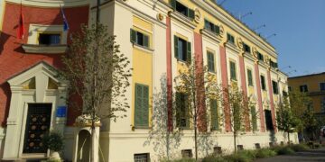 Rama pushton Bashkinë e Tiranës me njerëzit e Belinda Ballukut, emërohet edhe Blendi Sulaj i Lulzim Bashës si një nga drejtorët në bashki