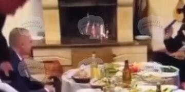 VIDEO-LAJM: Deputeti i PD Arian Ndoja në tryezë me vëllain e kryeministrit Edi Rama, Olsi Rama dhe Troplinët