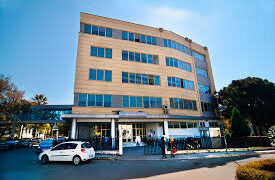 Skandali në FSHMT: Mbahen peng 105 infermierë të masterit, nuk u jepen kartonët e diplomave