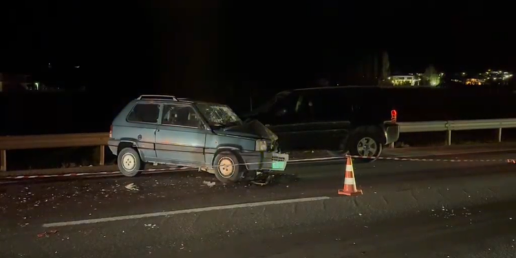 Aksident i trefishtë në Korçë-Bilisht, lëndohet një prej drejtuesve