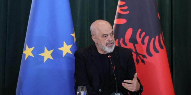Tragji-komedia e “transformimit”: Nga grabitja e AKSHI te kompania e re shtetërore, e njëjta skemë me maskë të re