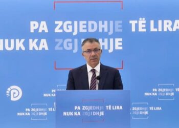 Thellohet skandali i ‘Durrës Marina’, deputeti i PD Igli Cara zbulon 74 cm zhytje dhe 3 miliardë euro në lojë