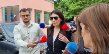 Mirlinda Karçanaj paraqitet në SPAK pas zbutjes së masës së sigurisë