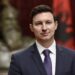 Skandali në WhatsApp që çoi në shkarkimin e ambasadorit Denion Meidani, ndërsa ministri Hoxha mbetet i paprekur