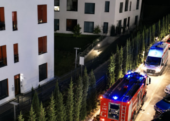 Zjarr tek kompleksi “Kadiu” në Ali Dem, flakët përfshijnë një nga pallatet