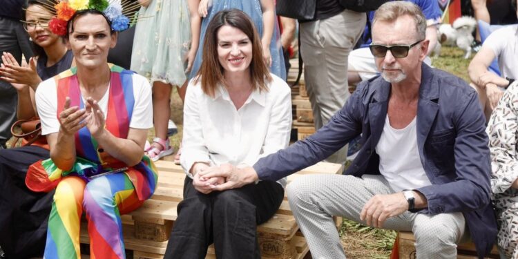 PD kërkon dorëheqjen e Albana Koçiut për pjesëmarrje në Paradën e shoqatave LGBTQ