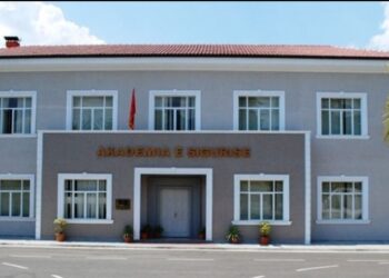 Korrupsioni që helmon vetë shtetin: Përfundojnë në spital 56 studentë të Akademisë së Sigurisë të helmuar nga ushqimi