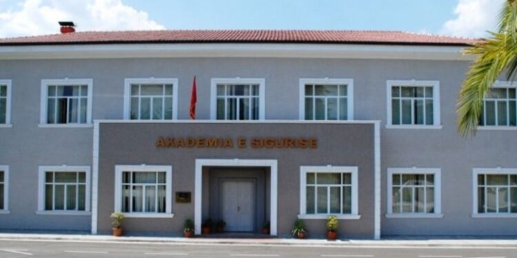 Korrupsioni që helmon vetë shtetin: Përfundojnë në spital 56 studentë të Akademisë së Sigurisë të helmuar nga ushqimi