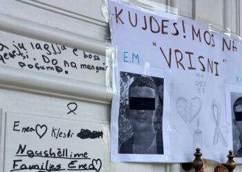 Tragjedia në Durrës: Qytetarët homazhe në kujtim të fëmijëve të vrarë