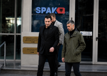 Veliaj rikthen Alban Dokushin sekretar të bashkisë pas dorëheqjeve dhe shkarkimit të Anuela Ristanit